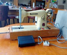 1940s/50s New Home sewing machine in working condition