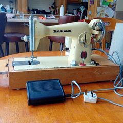 1940s/50s New Home sewing machine in working condition