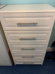 Chest of drawers