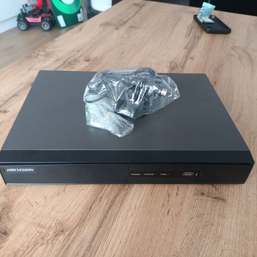 Hikvision Ds-7216huhi K2 Turbohd Dvr  Black 2 Tb