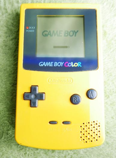 Nintendo Game Boy Color - Yellow , works well (for sale without the game)