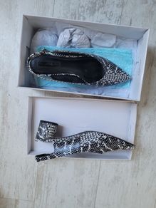 Sandals size 7 Miss