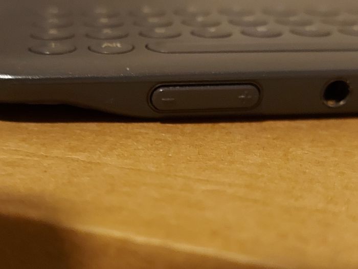Amazon Kindle, Model No. D00901, Needs new Battery I think, not coming on
