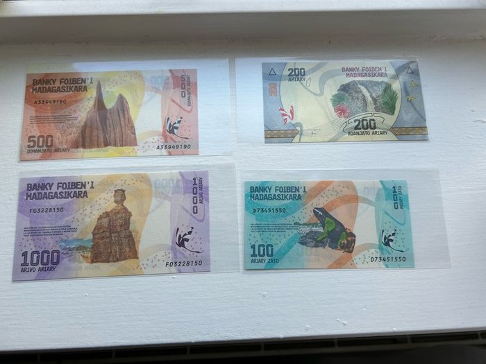 Bank of  madagascar MADAGASIKARA Set of 4 Malagasy 100 , 200 , 500 , 1000 Ariary New UNC Foreign