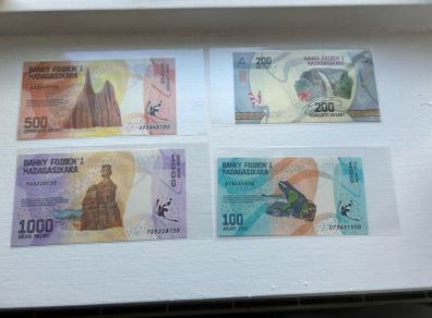 Bank of  madagascar MADAGASIKARA Set of 4 Malagasy 100 , 200 , 500 , 1000 Ariary New UNC Foreign