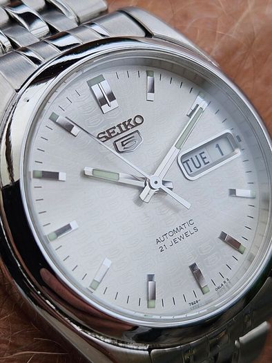 Watch Seiko 5 Automatic.