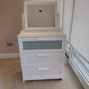 Chest of drawers