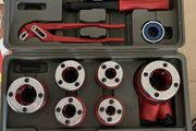 Never used heavy duty pipe threading cutting screwing set in hard case