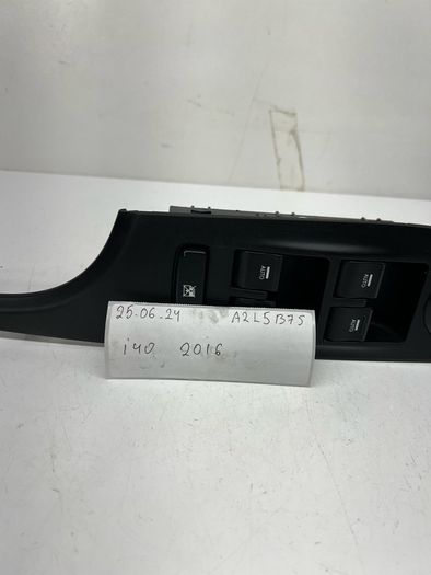 Hyundai i40 Electric Window Switch Right Off Side Front 2016 93570-3Z550 A2l5b7s