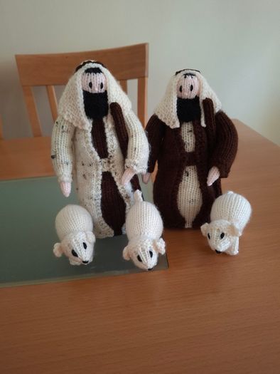 Hand Knitted Crib (Nativity) (see other photos)