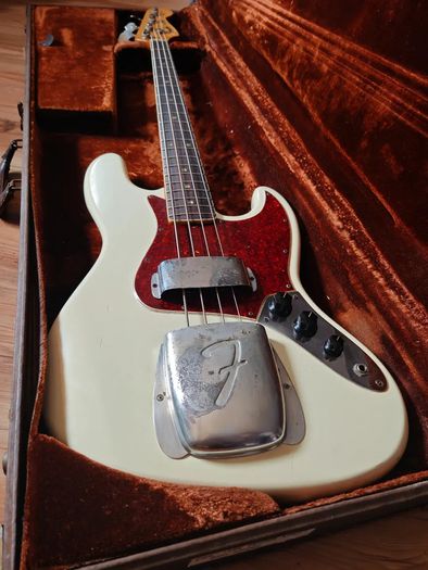 Vintage 1966 Fender Jazz Bass