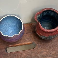 2 pieces of Michael Kennedy studio pottery