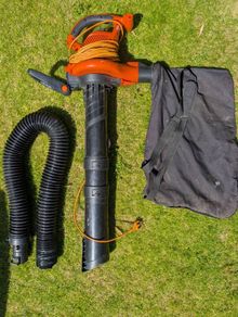 Black & Decker GW3050 Vacuum, Blower & Mulcher (with attachments)