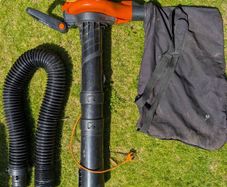 Black & Decker GW3050 Vacuum, Blower & Mulcher (with attachments)