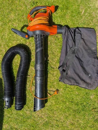 Black & Decker GW3050 Vacuum, Blower & Mulcher (with attachments)