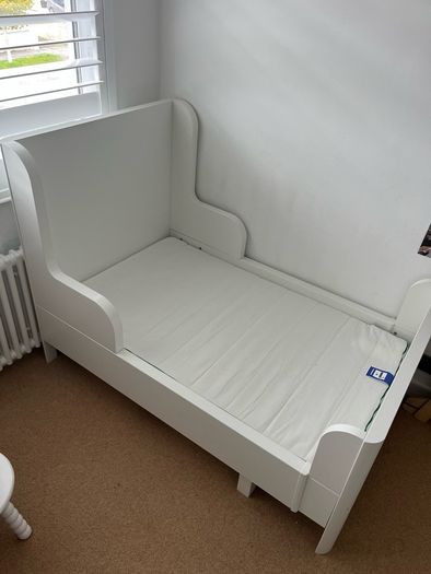 Toddler bed with mattress