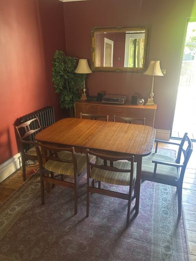 mid century extendable dining table , very good condition