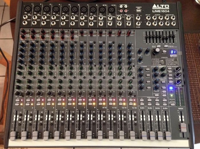 Alto Professional Live 1604, flight cased.