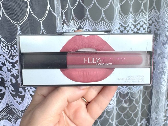 Huda Beauty Liquid Matte Lipstick - Icon - New & Sealed