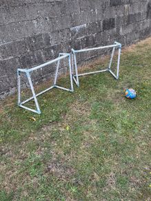 2 goal posts