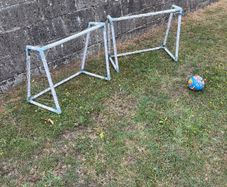 2 goal posts