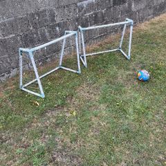 2 goal posts