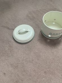Garlic container  by Jamie Oliver