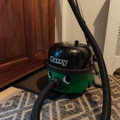 selling a used vacuum cleaner in good working condition