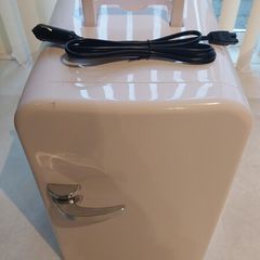 Mini fridge / car fridge