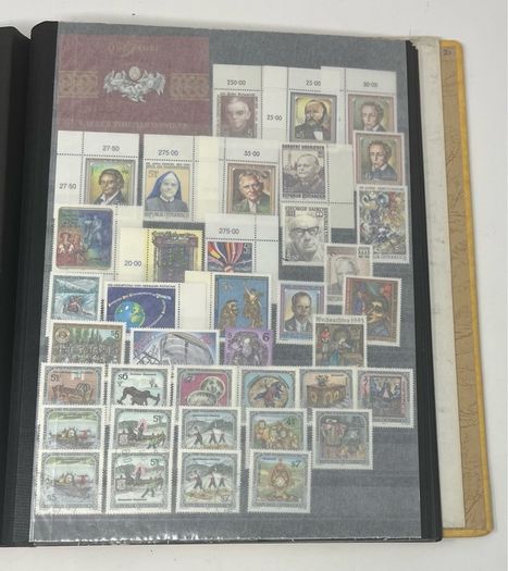 Collection: Austria (Osterreich) Stamps both mint an commemorative stamps on 45 pages