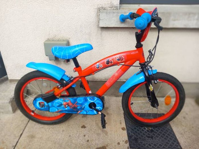 Kids spiderman bike size 16 inch wheels