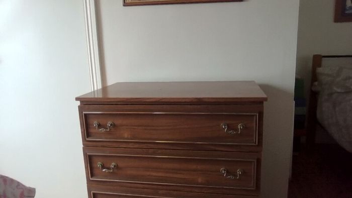 chest of drawers