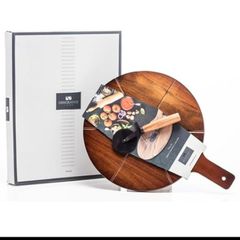 Pizza board & pizza cutter. Newbridge gift set