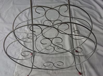 Vintage/Retro Metal Magazine/Newpaper Rack With Center Handle