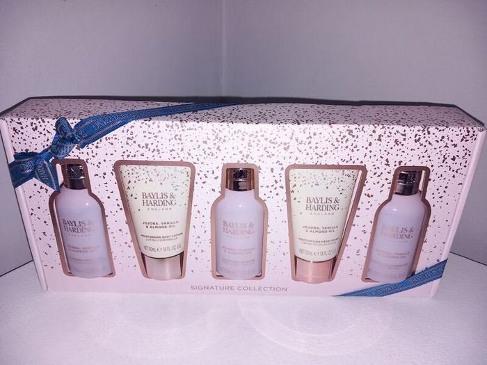 Brand New Baylis and Harding / Totes Toasties Giftset