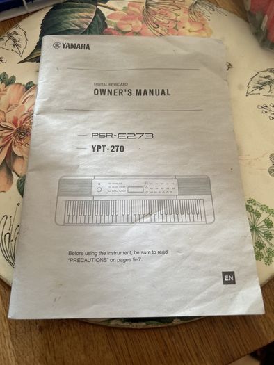 Piano Keyboard Yamaha with stand