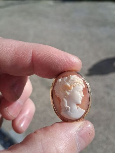 Vintage 14k Gold Cameo Brooch(5 grams)