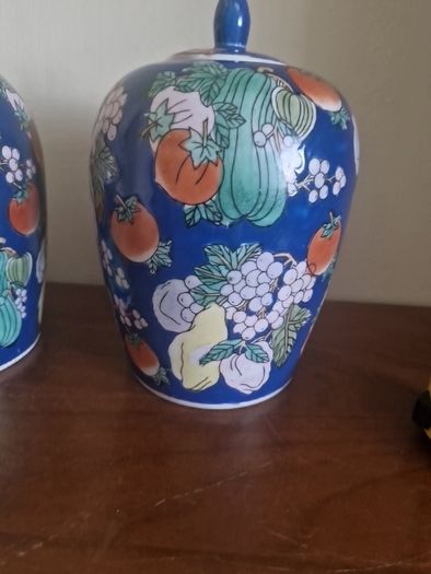 HK Dynasty matching lidded jars