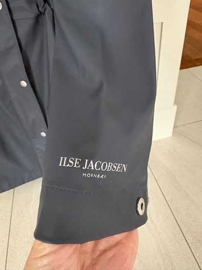 Danish brand renowned for its rainwear Ilse Jacobsen  French navy coloured rain coat BRAND NEW