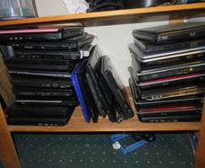 48 Laptops, for parts / repair ONLY
