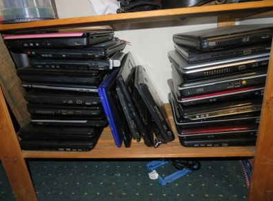 48 Laptops, for parts / repair ONLY