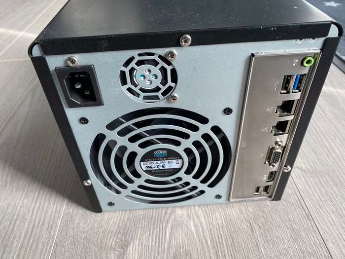 Custom/DIY 4-bay NAS