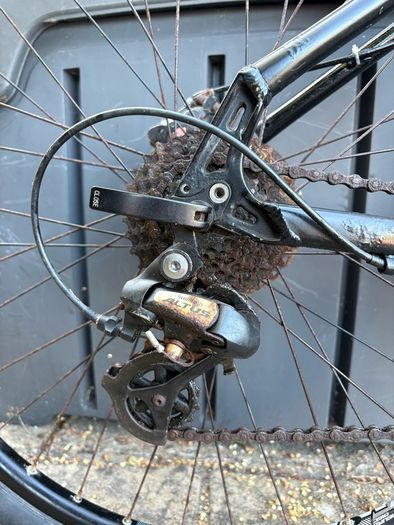 Carrera Vengeance Black 27.5 Mountain Bike - NEEDS SOME REPAIR WORK