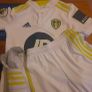 leeds United Age 7/8 full kit Image 4