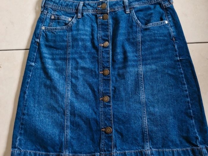 Immaculate condition river island knee length skirt