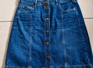 Immaculate condition river island knee length skirt