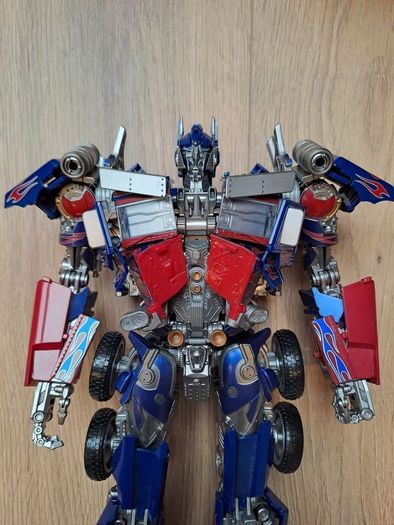Black Mamba LS03 Optimus Prime figure