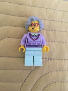 Lego Minifigure - Grandma