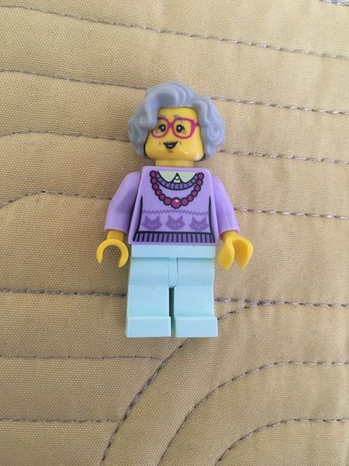 Lego Minifigure - Grandma