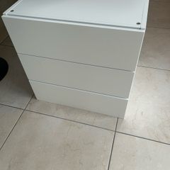 Chest of drawer